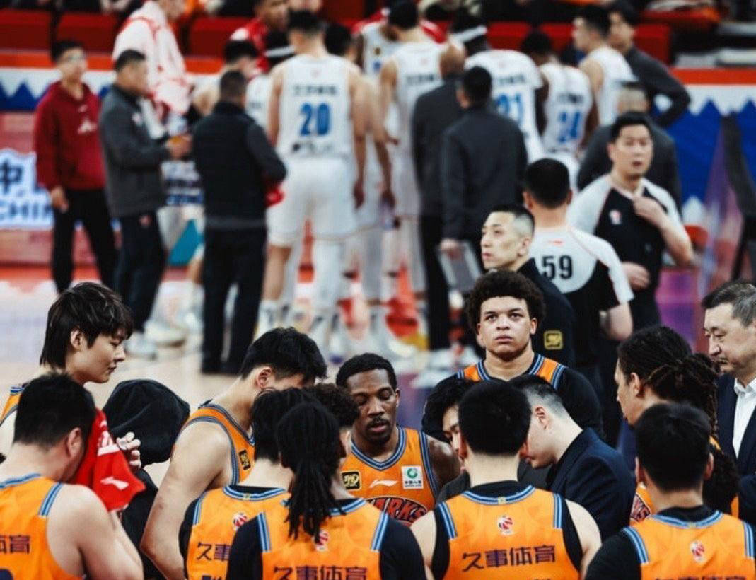 辽宁队主场大胜，球迷欢呼连连的简单介绍