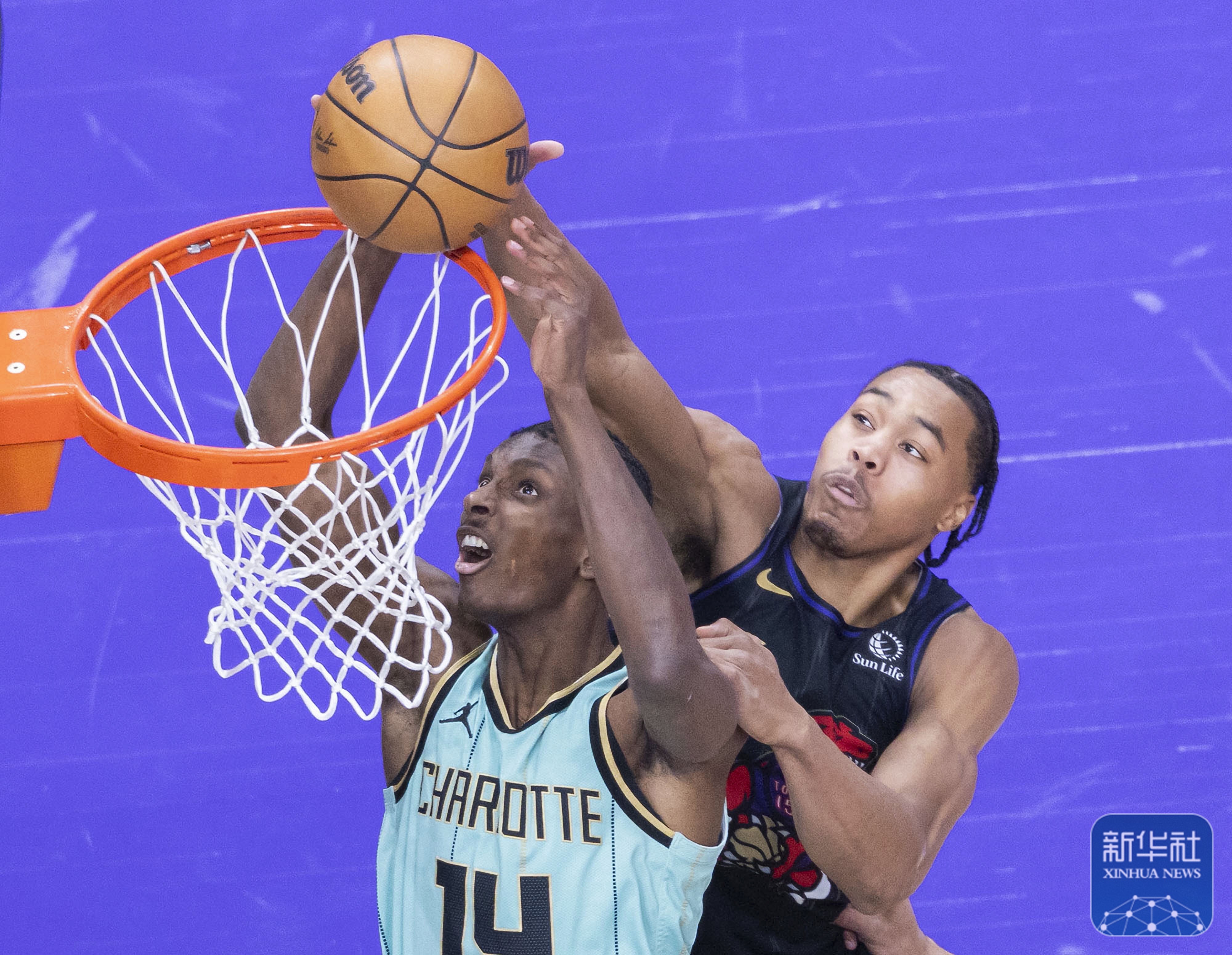 黄蜂战胜篮网,沃克表现抢眼 黄蜂战胜篮网,沃克表现抢眼