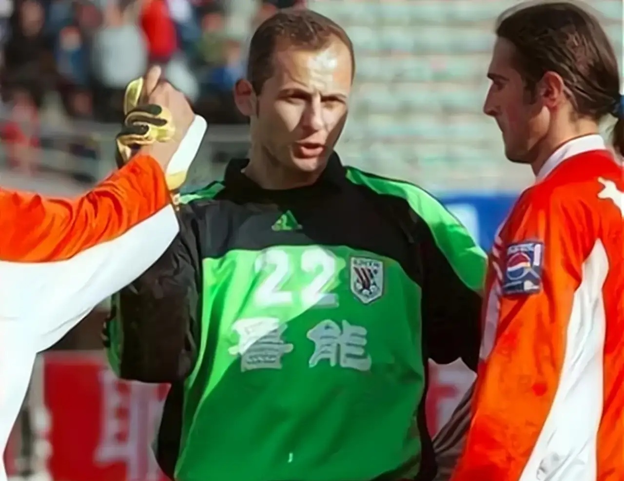 包含上海海港外援胡尔克确认离队，中超生涯告一段落的词条