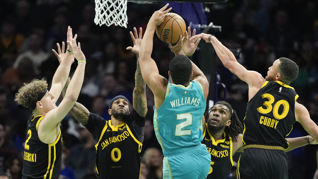 黄蜂队利用主场之利击败马刺队 黄蜂队利用主场之利击败马刺队