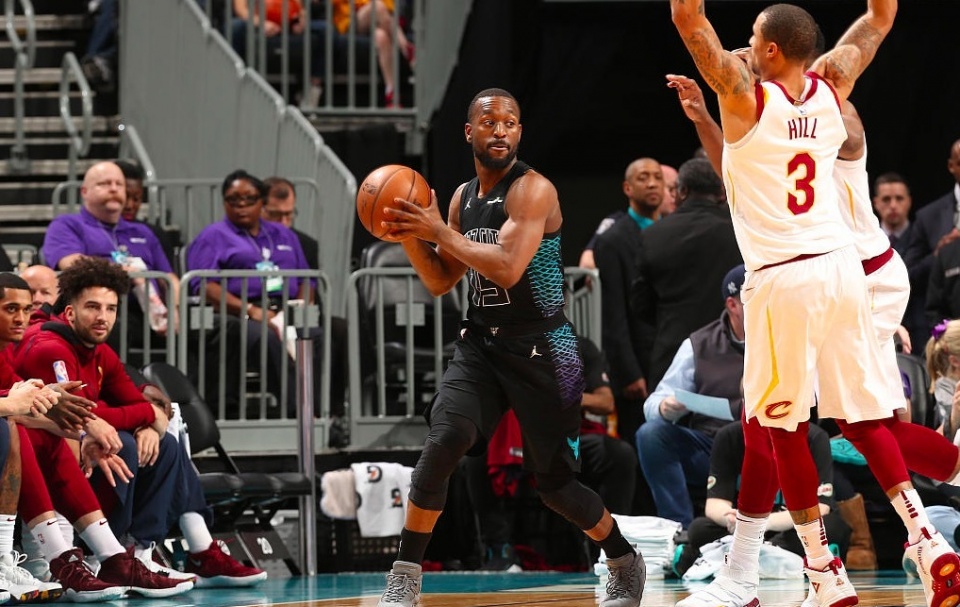 包含黄蜂主场力克骑士，拉塞尔状态回勇的词条