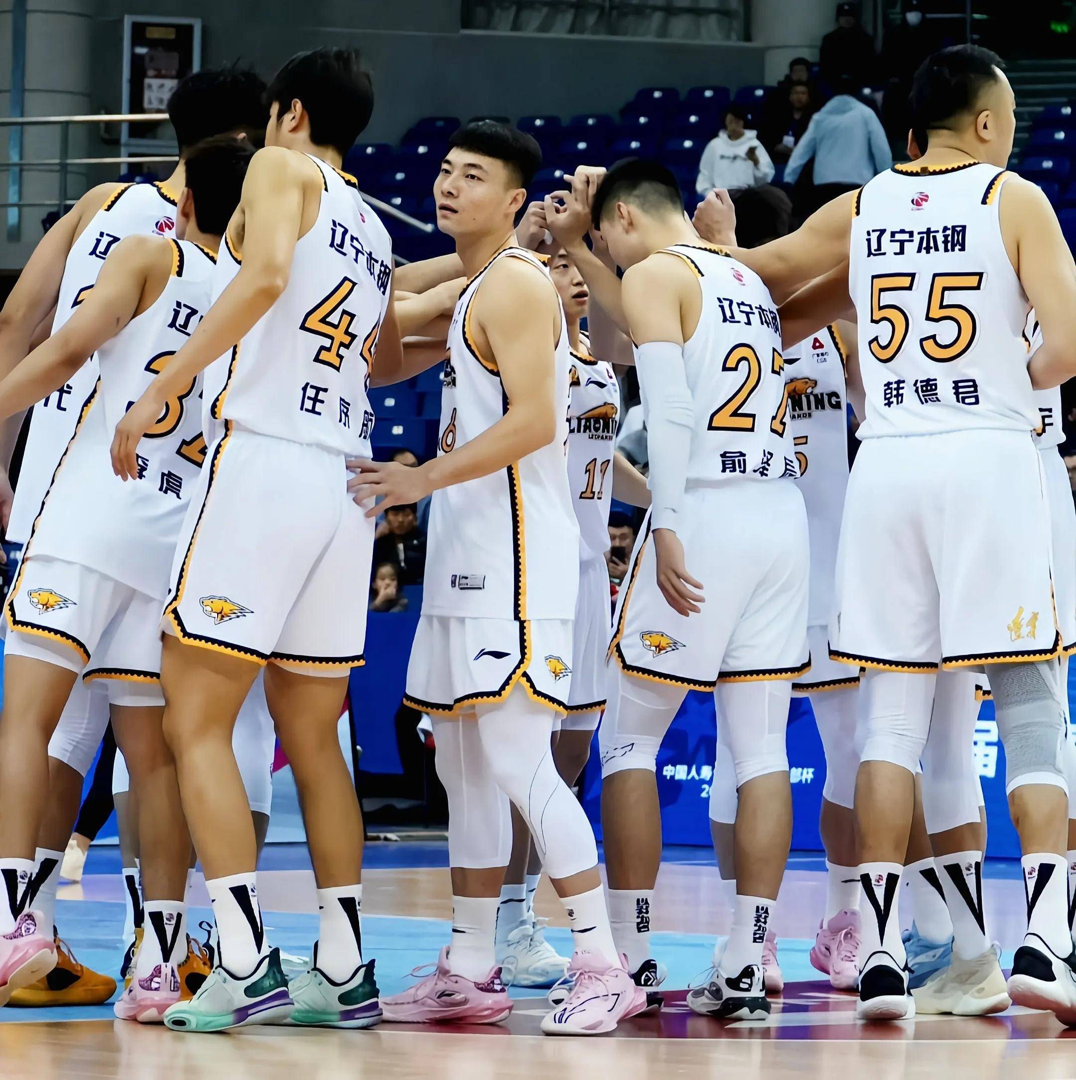 辽宁男篮客场惨败，遭遇本赛季首败，主教练怒斥球员