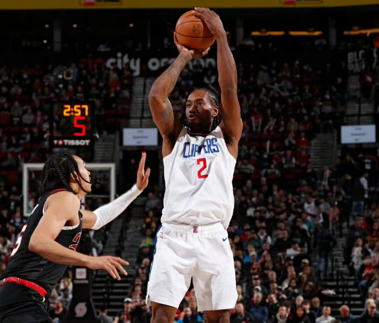 快船大胜！伦纳德表现抢眼再现奇迹