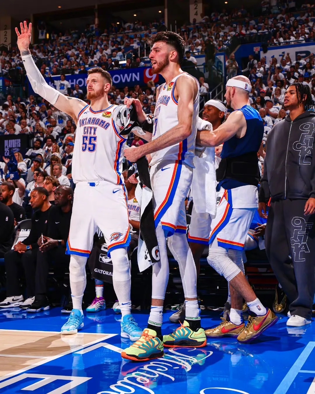 雷霆再遇灰熊，保罗关键时刻发挥引领团队夺胜