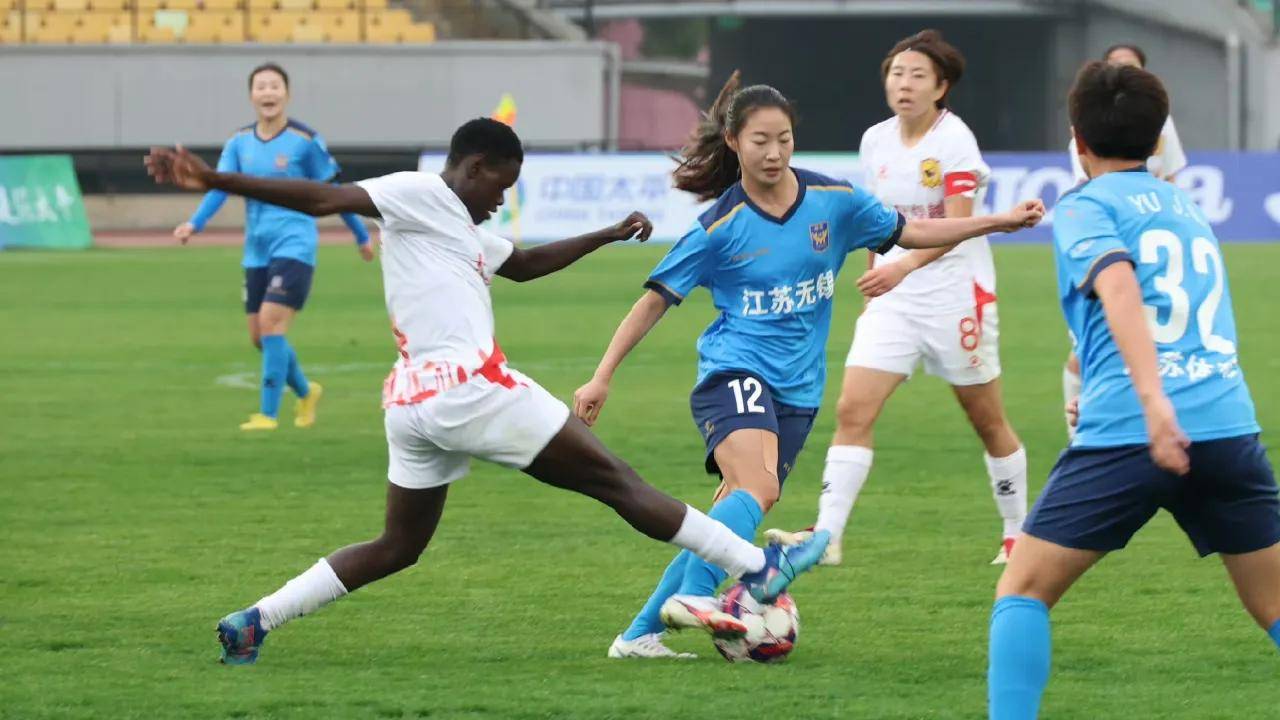 江苏女足在比赛中表现抢眼,成功夺得胜利 江苏女足在比赛中表现抢眼,成功夺得胜利