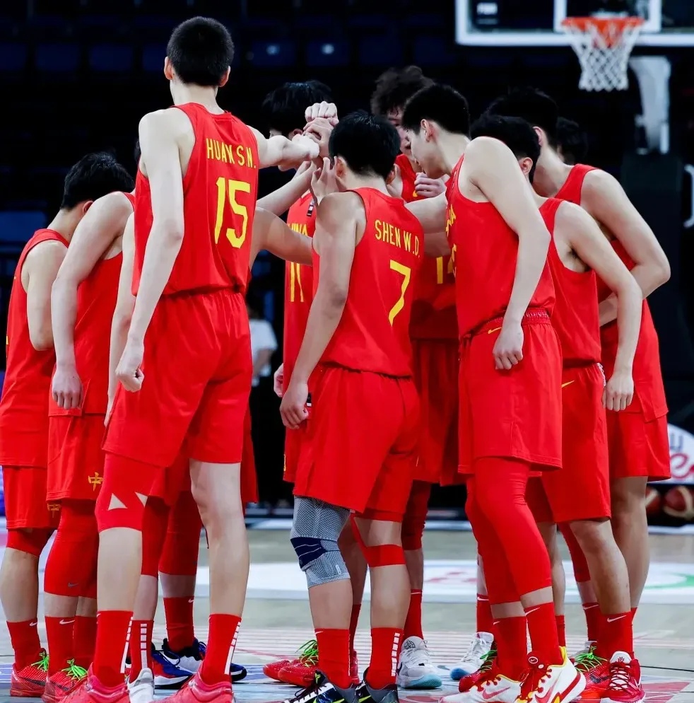 步步为营，球队在比赛中奋力拼搏！的简单介绍