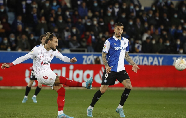 包含阿拉维斯客场失分，保级前景蒙上阴影的词条