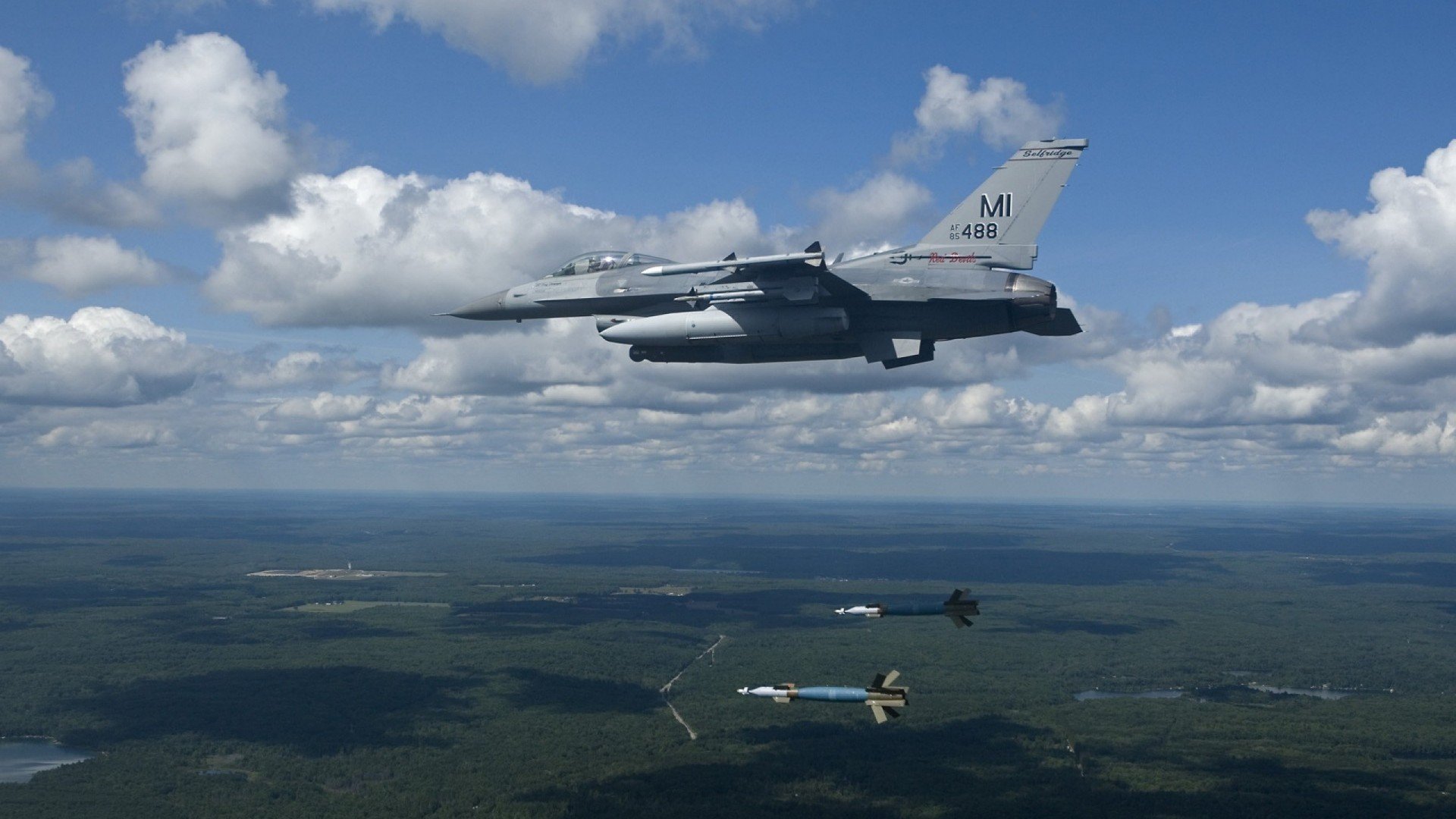 赛道主宰，卡瓦哈尔在F1新赛季揭幕战之夜的统治性表演